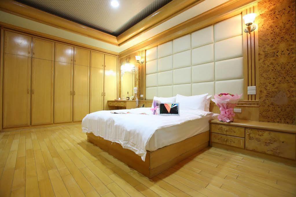 โคลฟเวอร์ เฮาส์ Hotel จงลี่ ภายนอก รูปภาพ