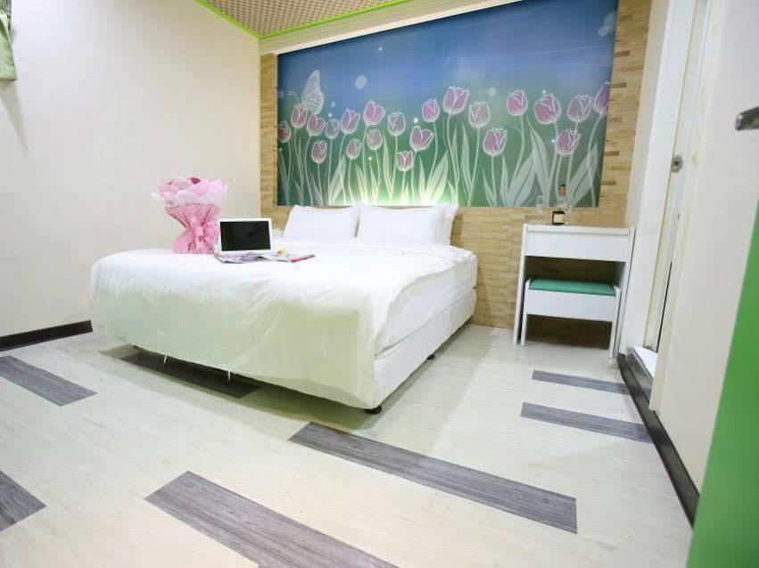 โคลฟเวอร์ เฮาส์ Hotel จงลี่ ภายนอก รูปภาพ